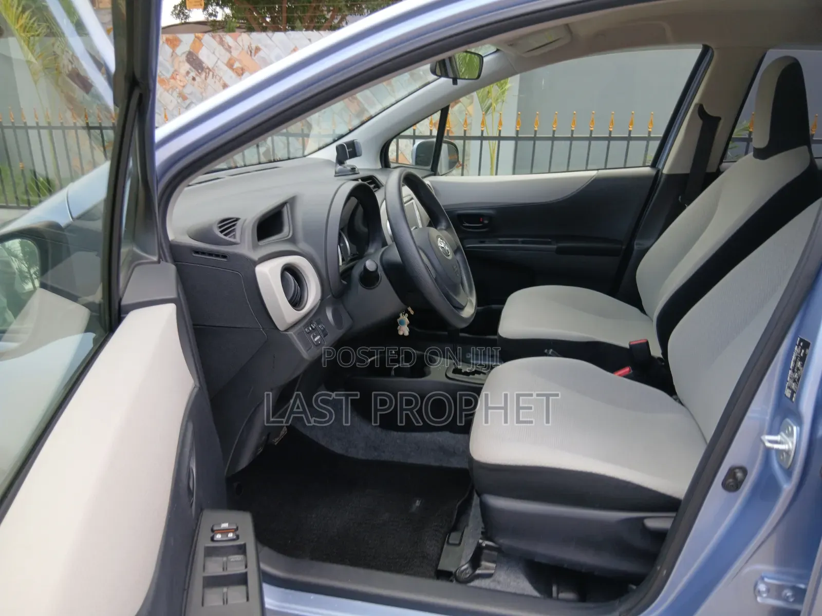 Toyota Vitz 2012 Blue