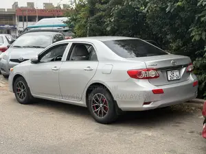 Toyota Corolla LE 4dr Sedan (1.8L 4cyl 4A) 2013 Silver