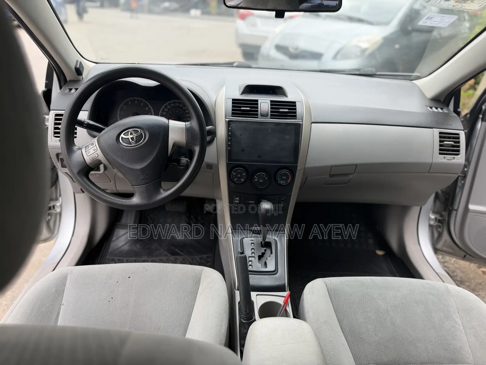 Toyota Corolla LE 4dr Sedan (1.8L 4cyl 4A) 2013 Silver