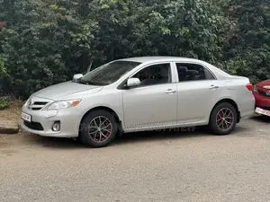 Toyota Corolla LE 4dr Sedan (1.8L 4cyl 4A) 2013 Silver