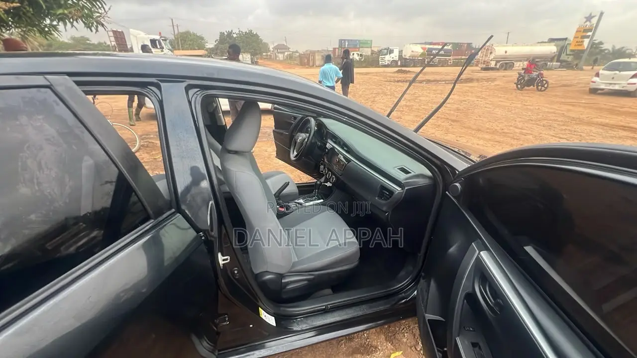 Toyota Corolla 2016 Black