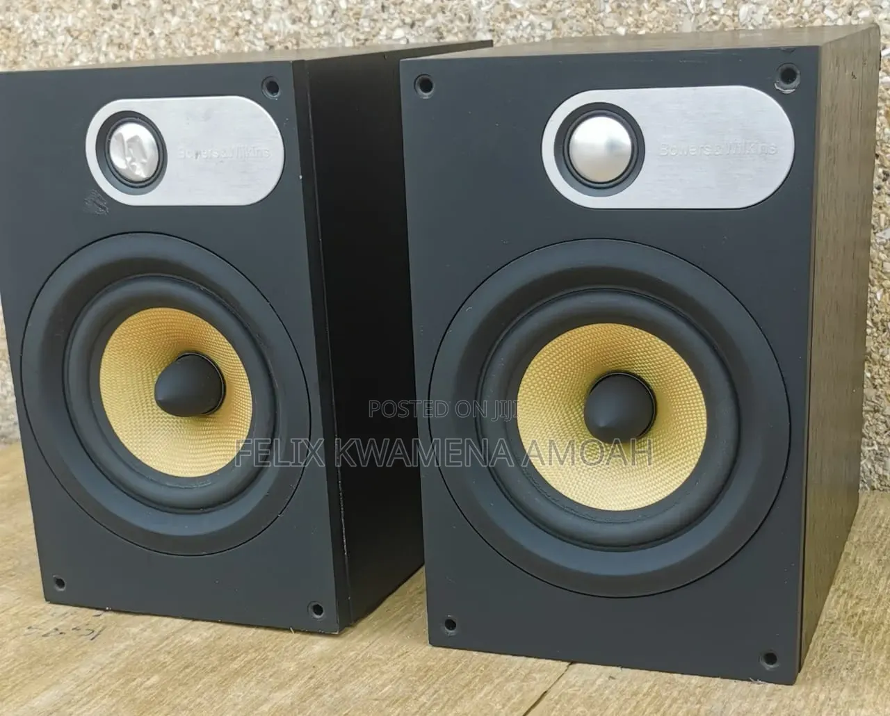 Powerful Sound Bowers Wilkins 686 Speakers