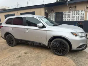 Mitsubishi Outlander 2019 Silver