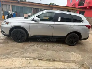 Mitsubishi Outlander 2019 Silver