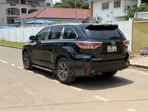 Toyota Highlander XLE 4dr SUV AWD (3.5L 6cyl 6A) 2015 Black