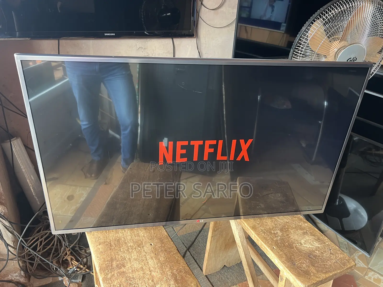 LG Silver Smart LED TV (42)