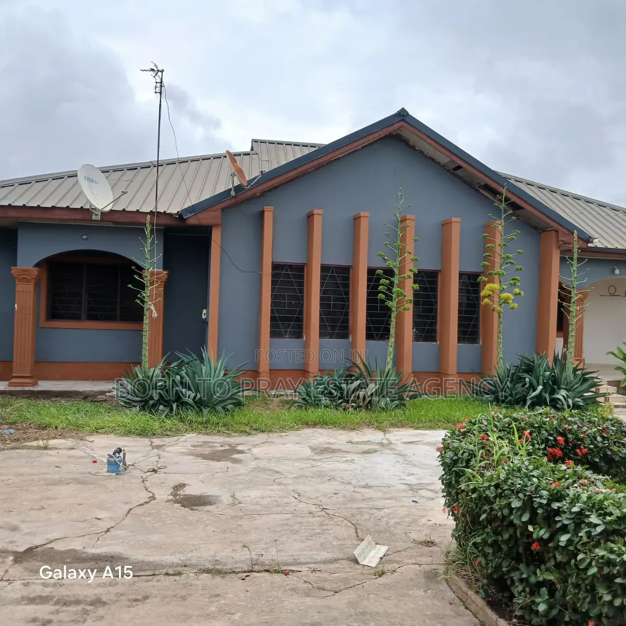 4bdrm House in Born To Pray Estate, Ejisu-Juaben Municipal for rent