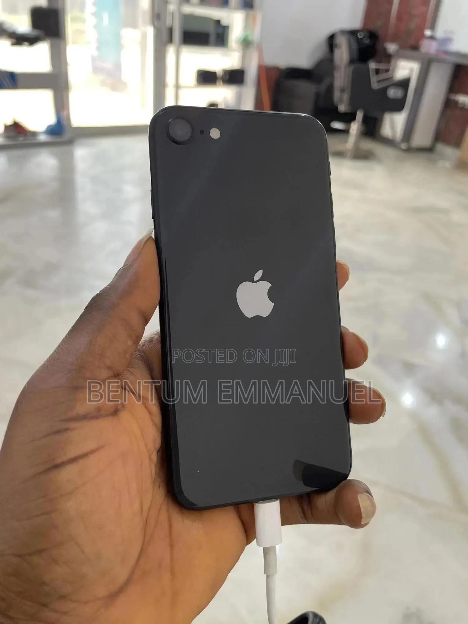 Apple iPhone SE (2020) 64 GB Black