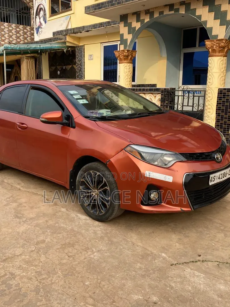 Toyota Corolla 2015 Red