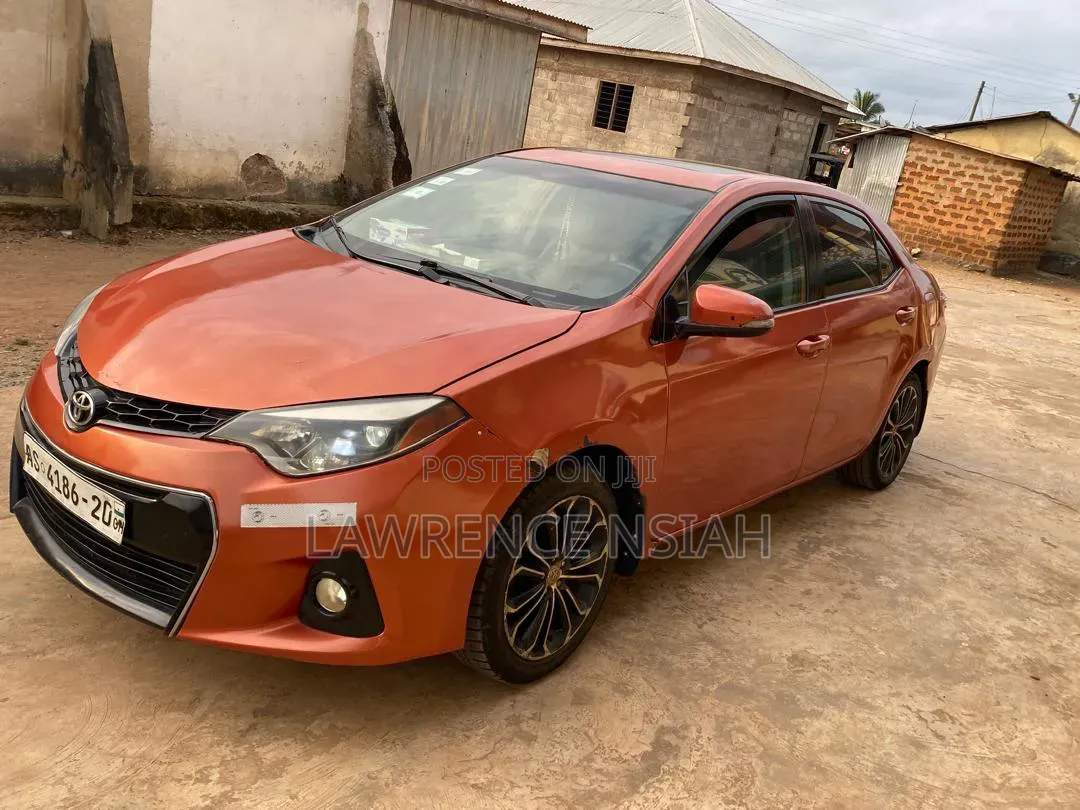 Toyota Corolla 2015 Red