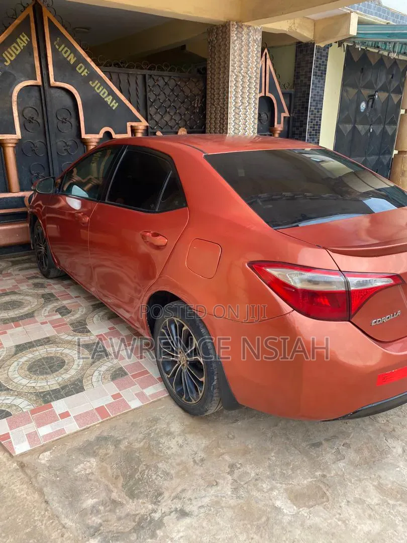 Toyota Corolla 2015 Red