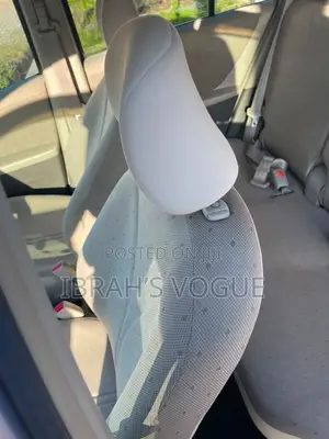 Toyota Vitz 2010 Silver