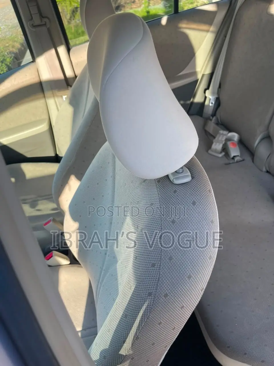Toyota Vitz 2010 Silver