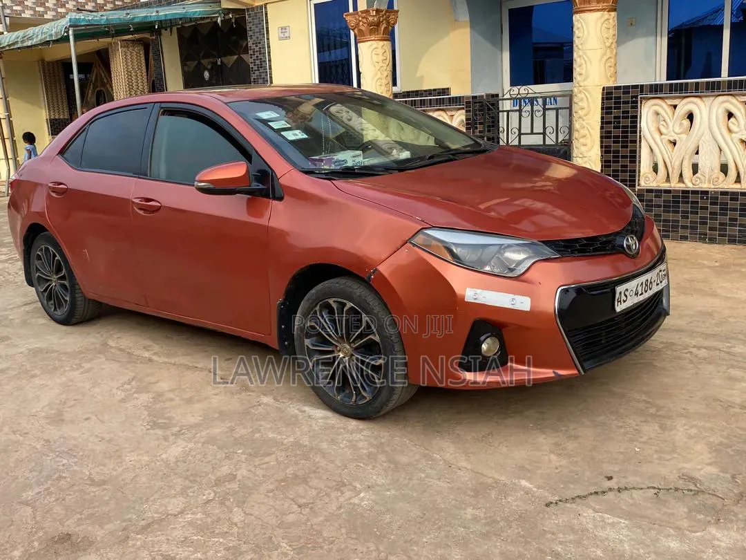 Toyota Corolla 2015 Red