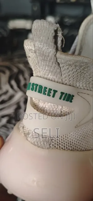 Yeezy Shoe
