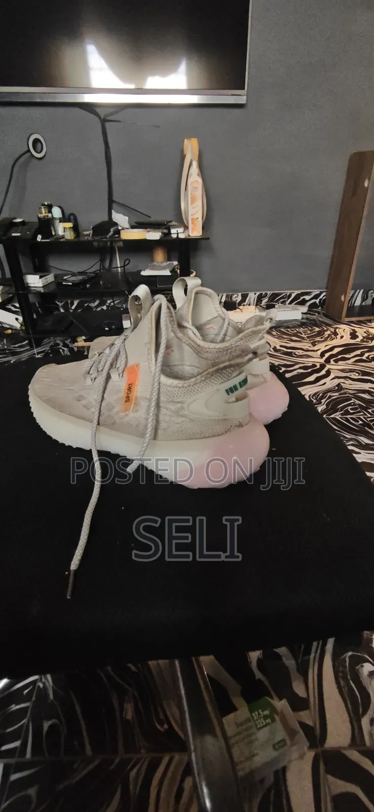 Yeezy Shoe