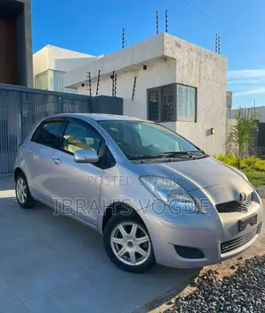 Toyota Vitz 2010 Silver
