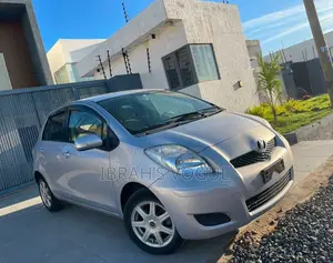 Toyota Vitz 2010 Silver