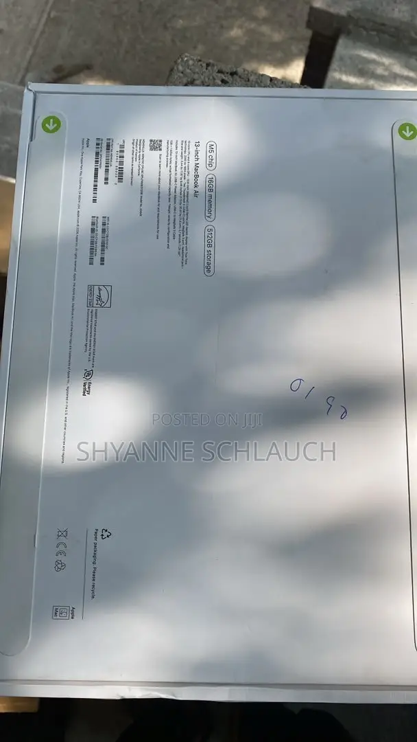 New Laptop Apple 16GB Apple M5 SSD 1T