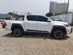 Toyota Hilux 2019 White