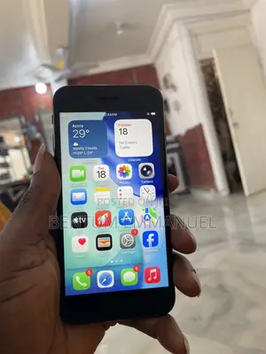 Apple iPhone SE (2020) 64 GB Black