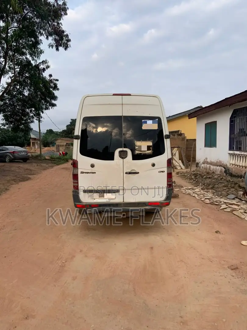 Mercedes-Benz Sprinter 2012