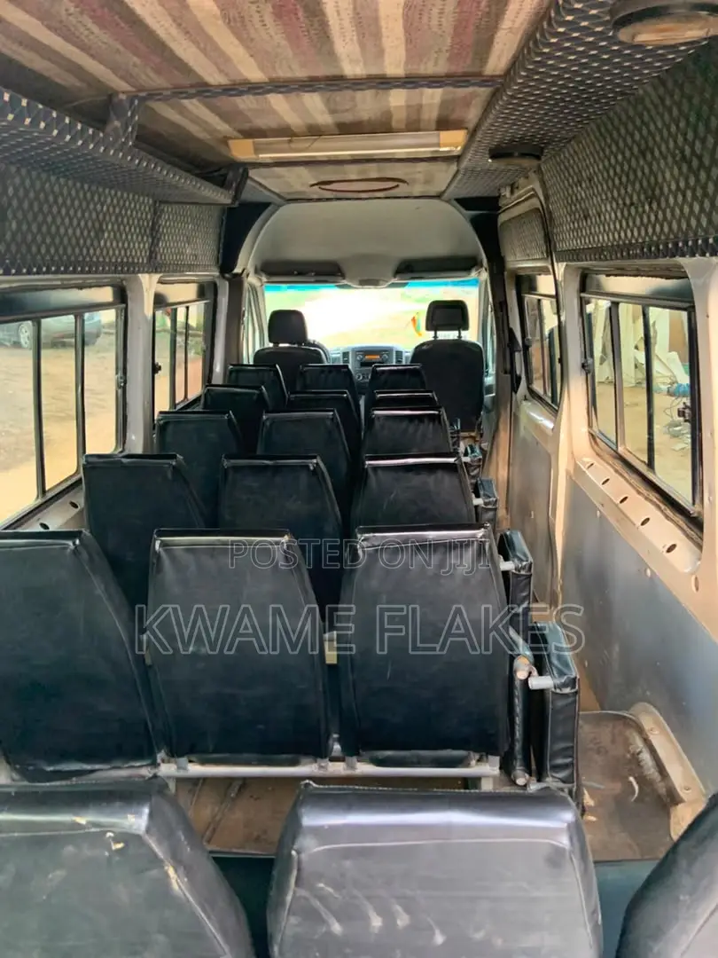 Mercedes-Benz Sprinter 2012