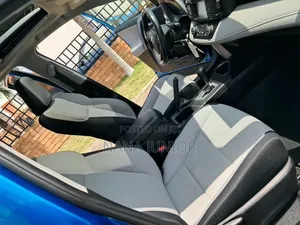 Toyota RAV4 XLE AWD (2.5L 4cyl 6A) 2016 Blue