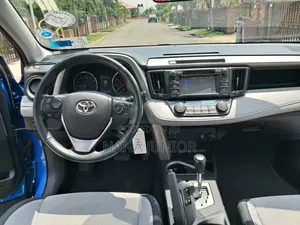 Toyota RAV4 XLE AWD (2.5L 4cyl 6A) 2016 Blue