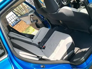 Toyota RAV4 XLE AWD (2.5L 4cyl 6A) 2016 Blue