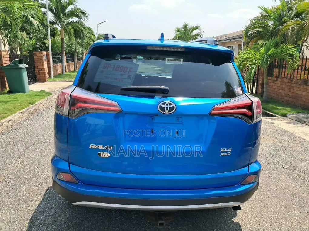 Toyota RAV4 XLE AWD (2.5L 4cyl 6A) 2016 Blue