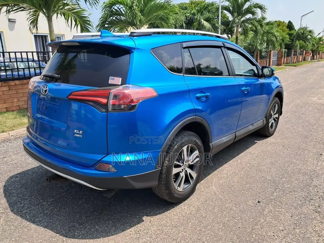 Toyota RAV4 XLE AWD (2.5L 4cyl 6A) 2016 Blue