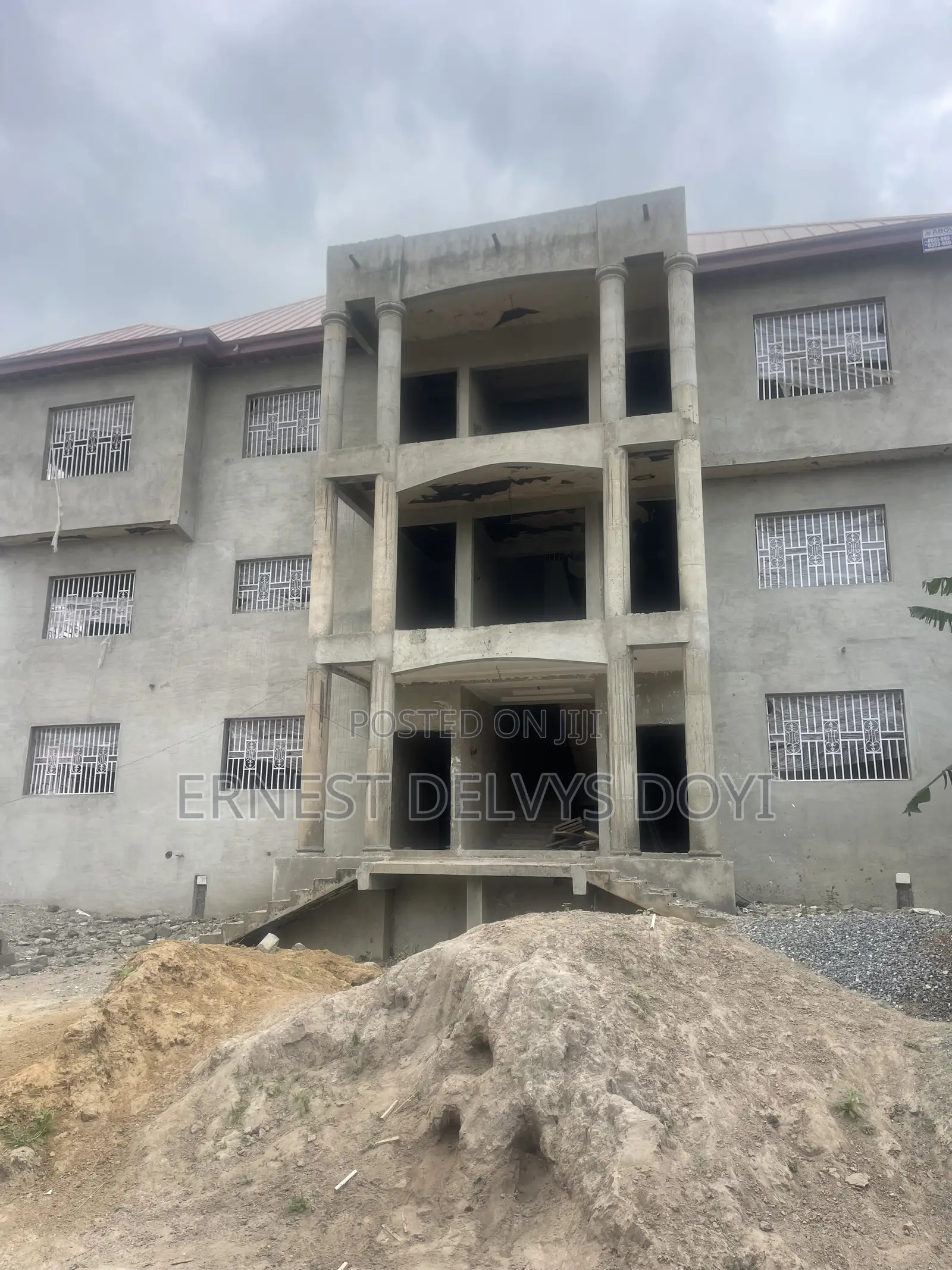 18 Bedrooms Mansion for Sale