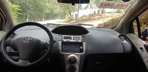 Toyota Vitz 2010 Silver