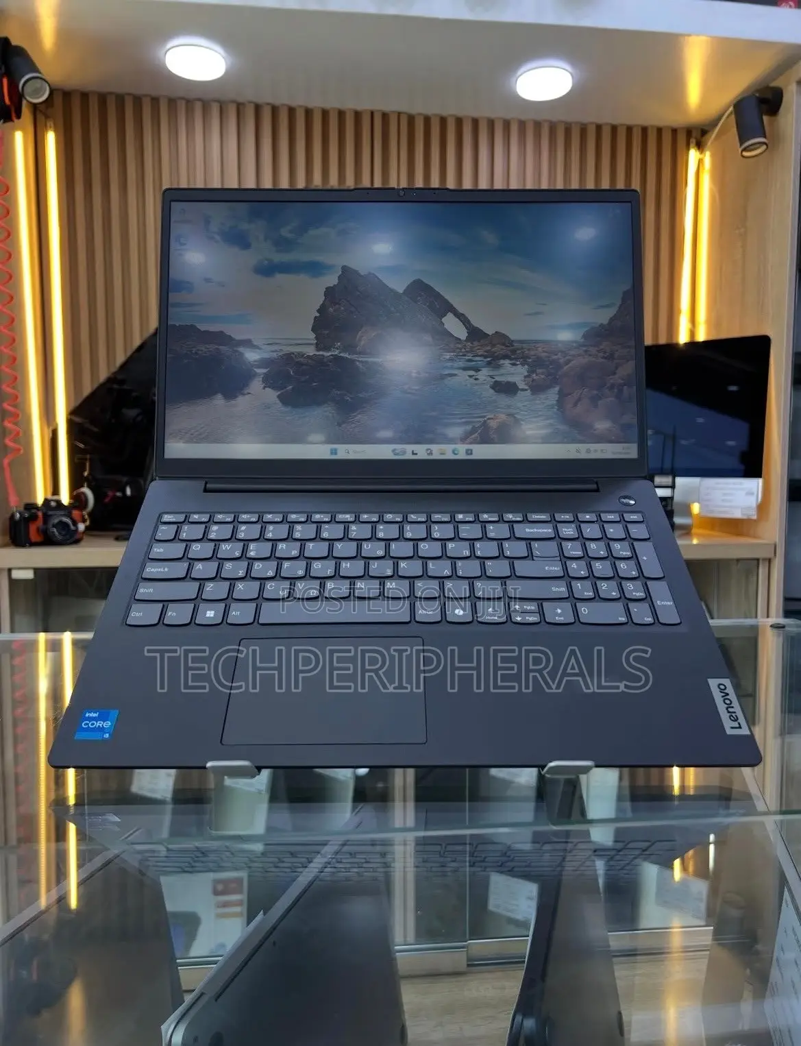 New Laptop Lenovo V15 8GB Intel Core i5 SSD 512GB
