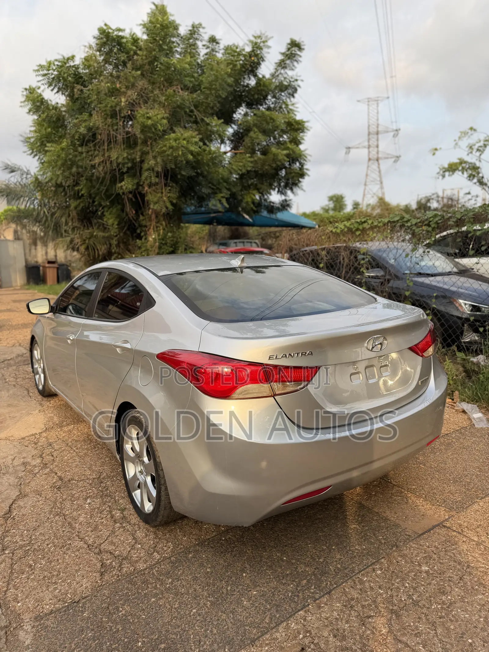 Hyundai Elantra Limited Sedan FWD (1.8L 4cyl 6A) 2013 Silver