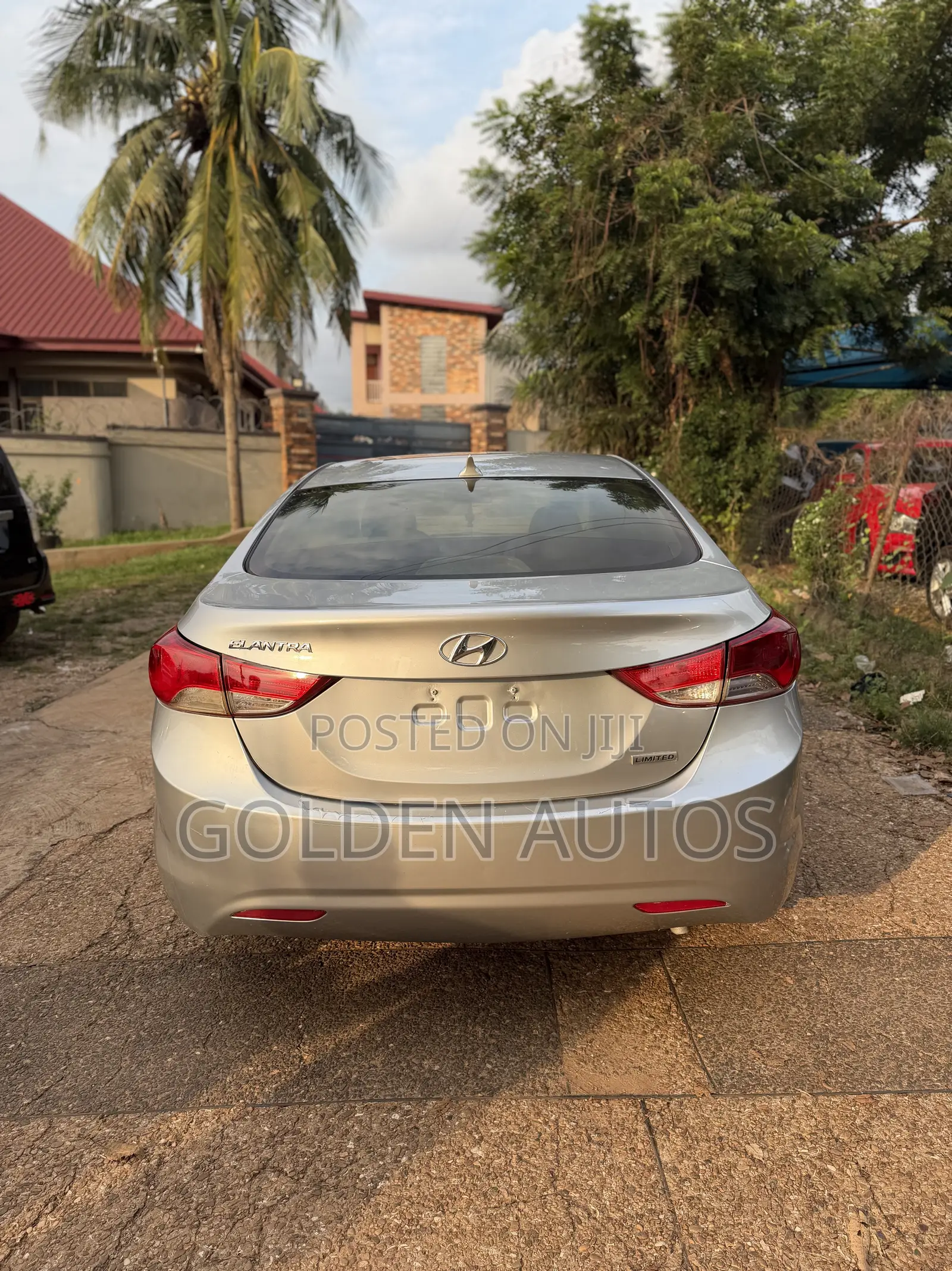 Hyundai Elantra Limited Sedan FWD (1.8L 4cyl 6A) 2013 Silver