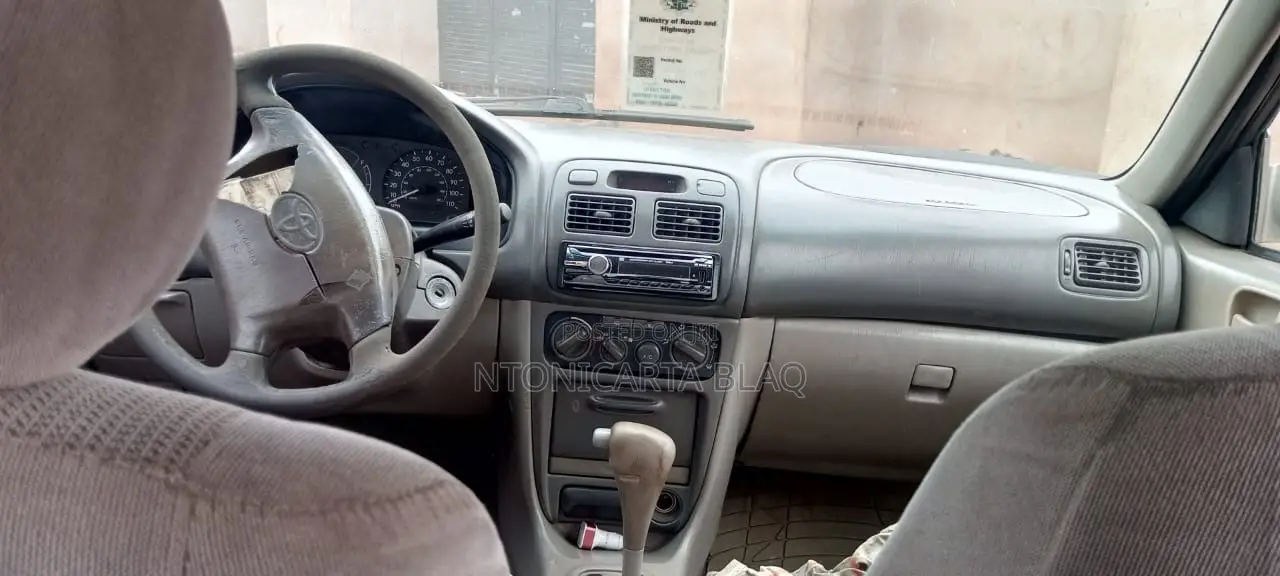 Toyota Corolla 1.6 Sol 2005 Ivory