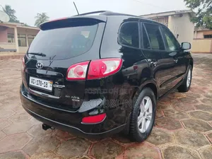 Hyundai Santa Fe 2011 Black