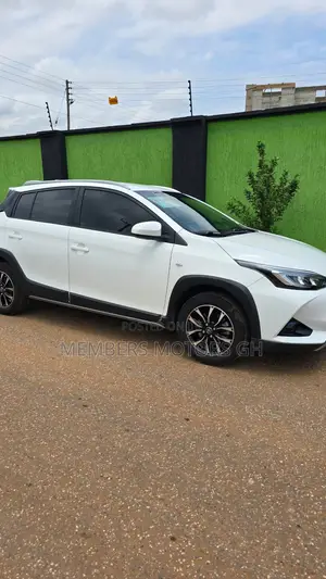Toyota Yaris 1.5 Sedan L 2020 White