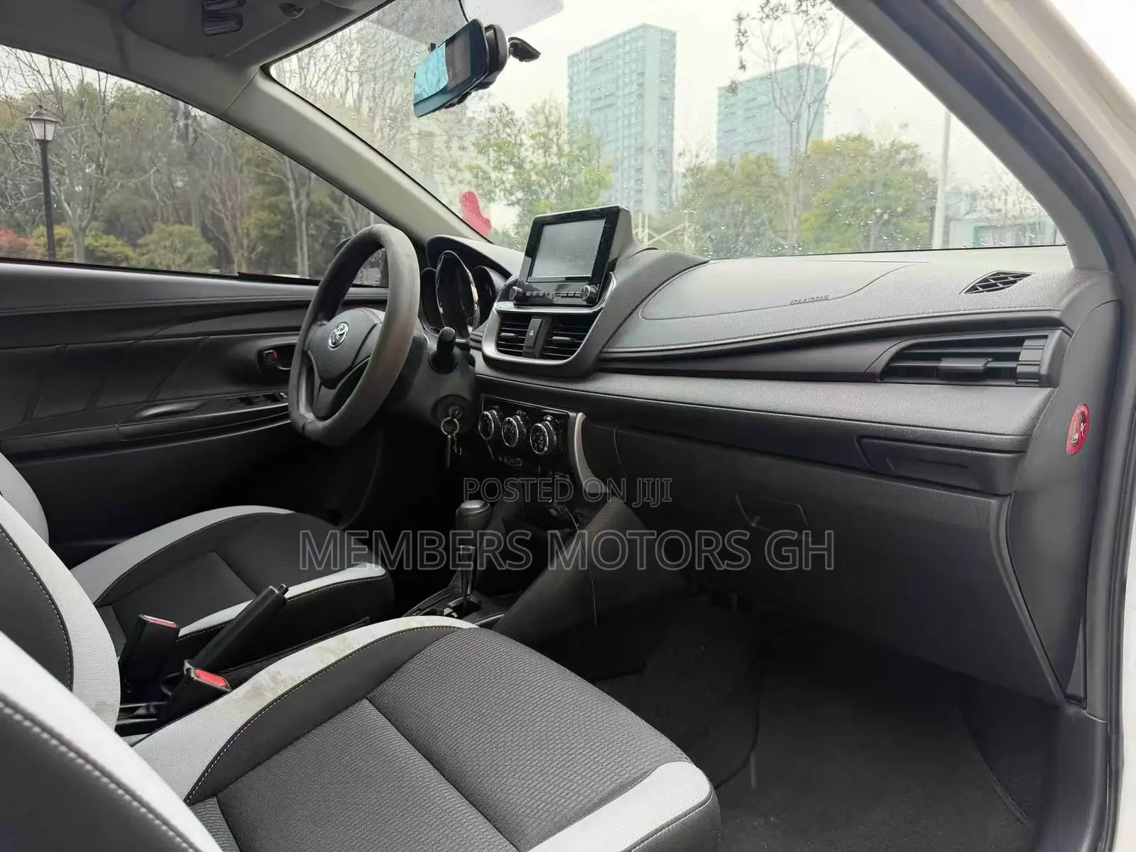 Toyota Yaris 1.5 Sedan L 2020 White