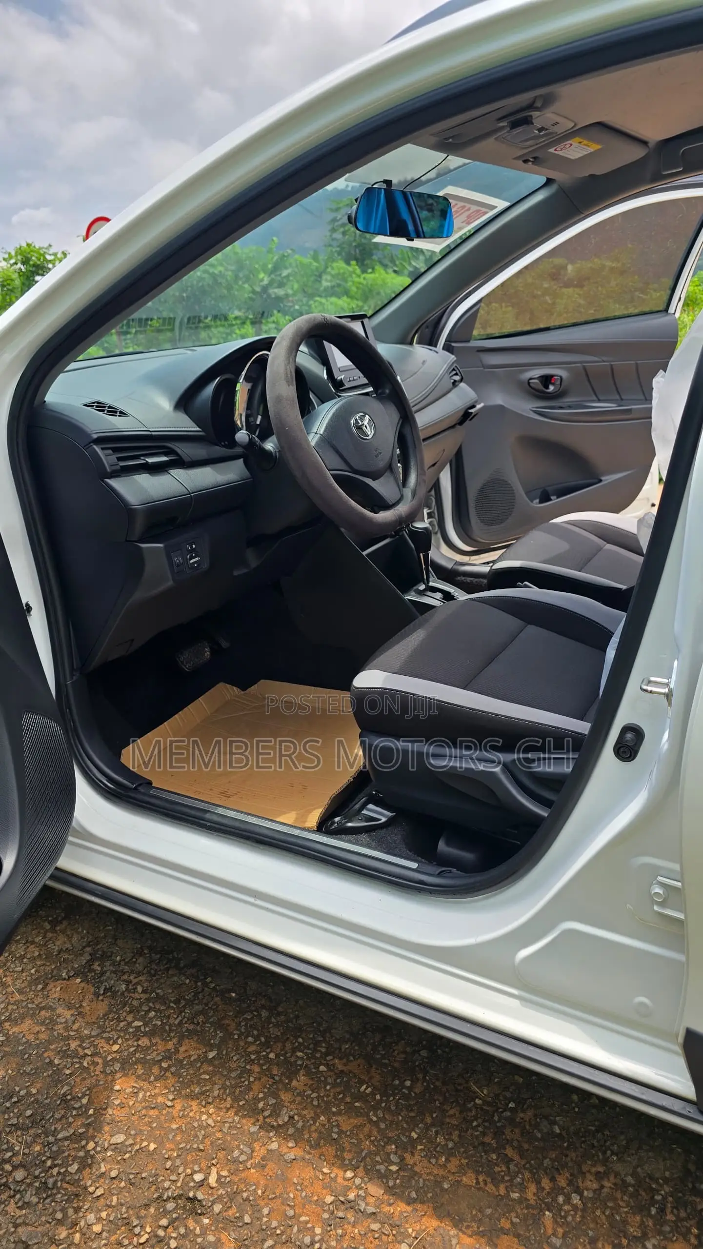 Toyota Yaris 1.5 Sedan L 2020 White