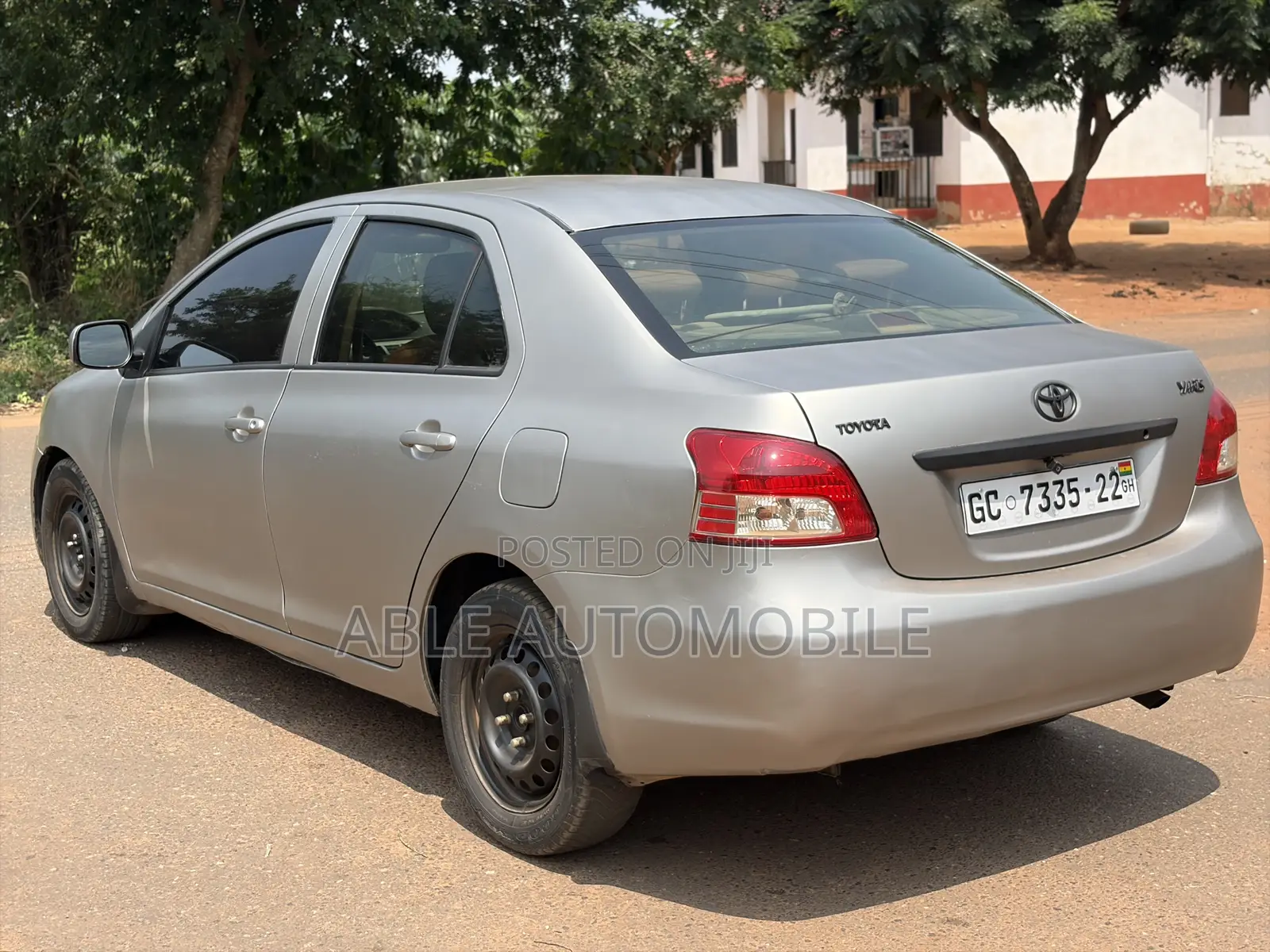 Toyota Yaris Base Sedan 4dr 2010 Silver