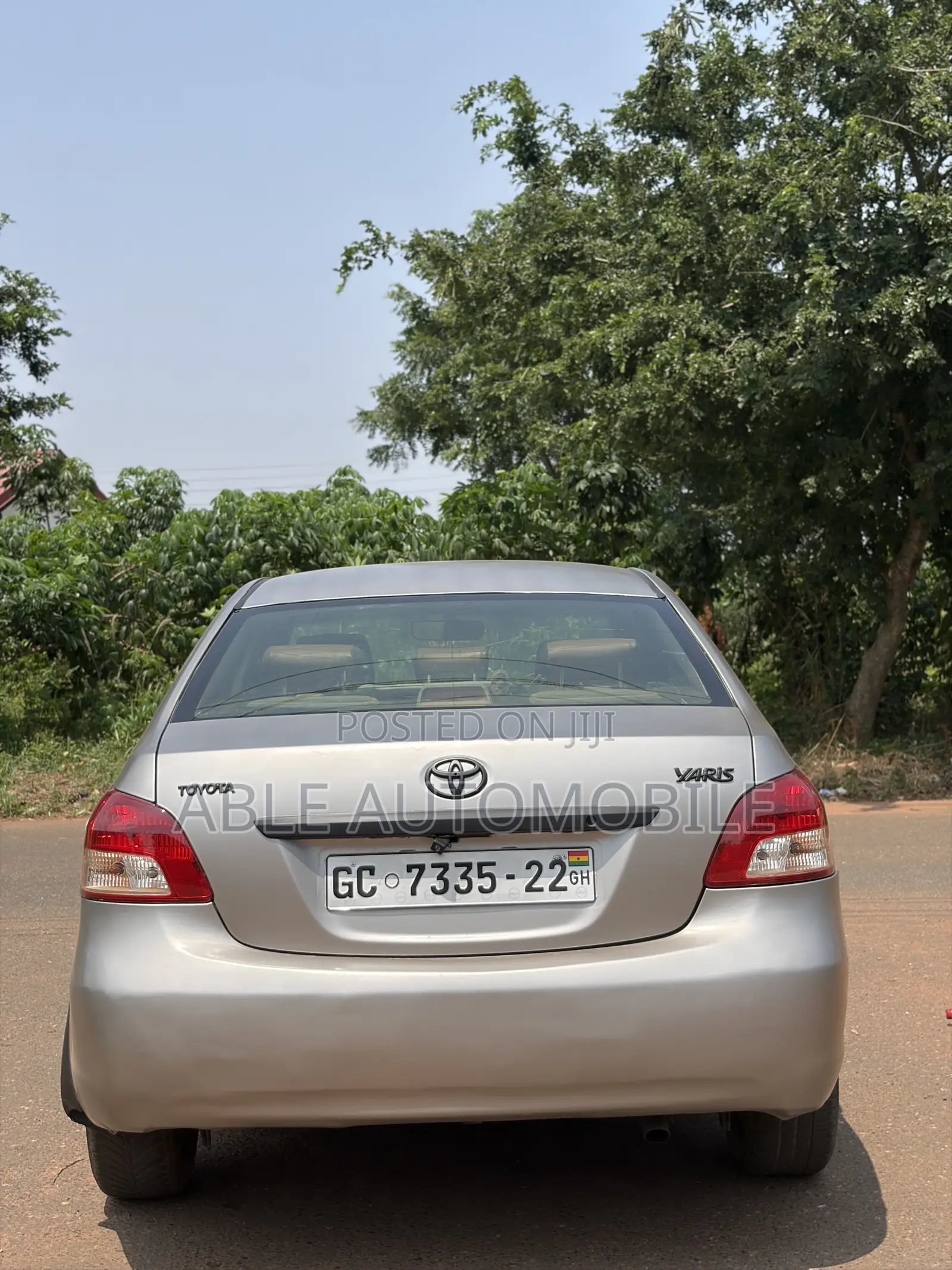 Toyota Yaris Base Sedan 4dr 2010 Silver
