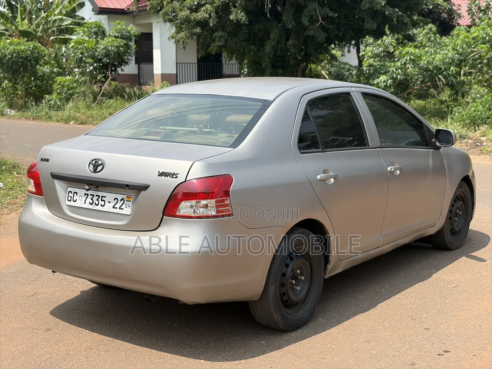 Toyota Yaris Base Sedan 4dr 2010 Silver