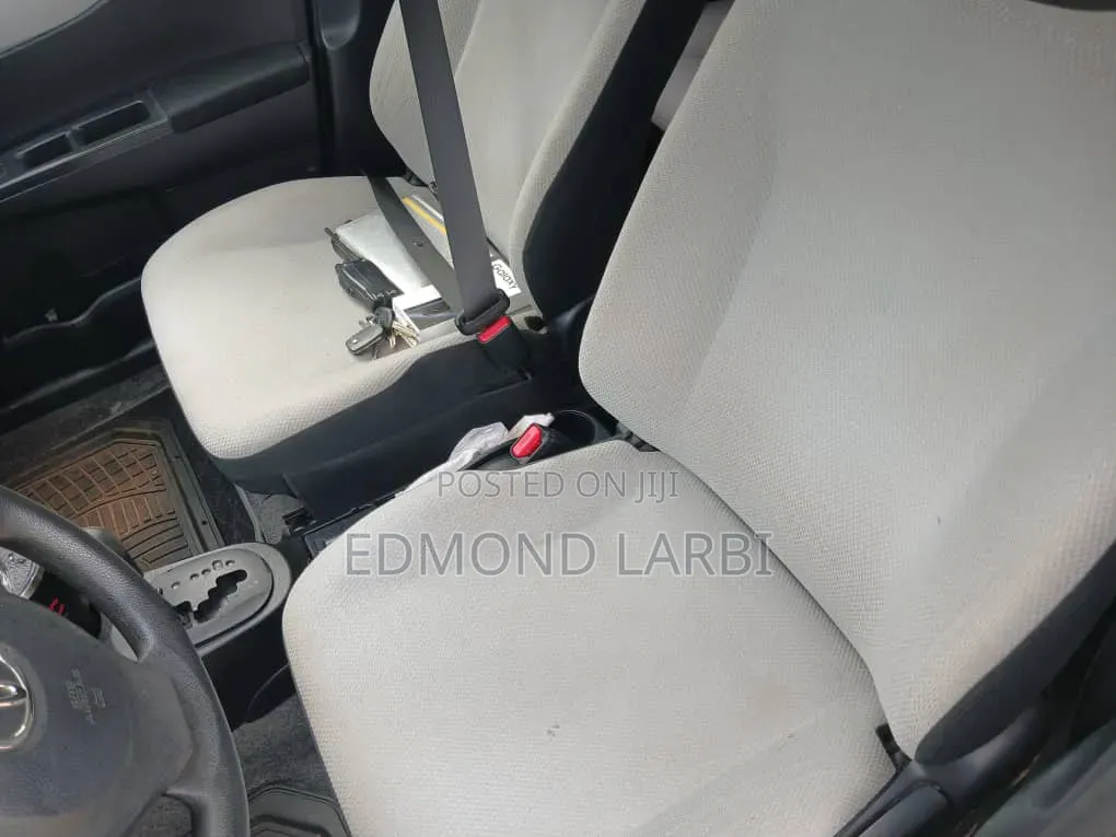 Toyota Vitz 2012 White
