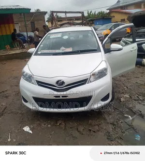 Toyota Vitz 2012 White