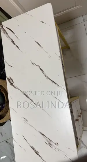 Nail Table