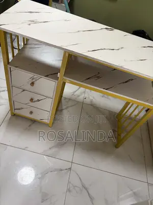 Nail Table