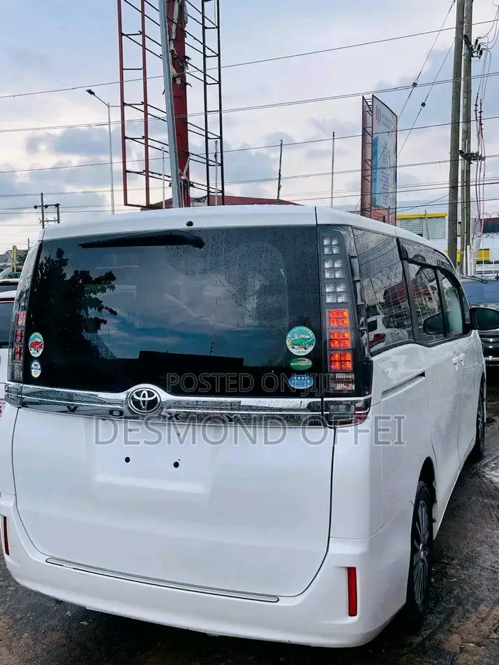 Toyota Voxy 2015 White